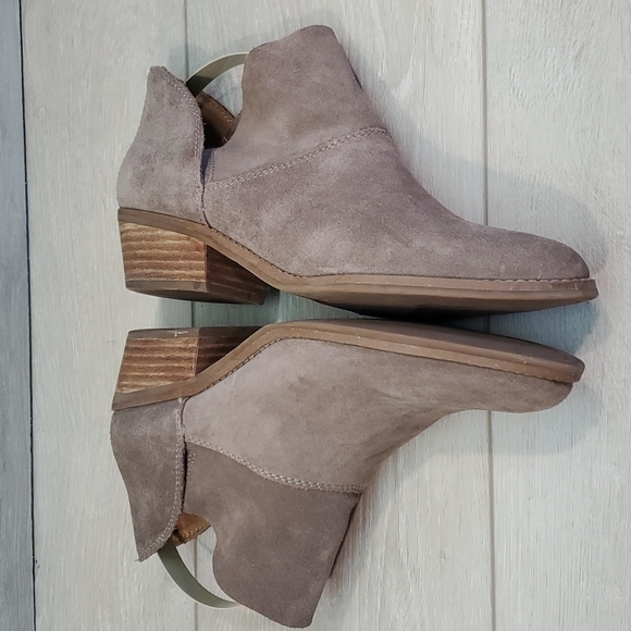 Lucky Brand "Like New"Fahmida Taupe/Fawn Ankle Suede Booties shoes sz 8.5 - Picture 9 of 14